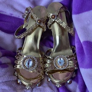 🌸 Golden Chunky Heel Sandal 🌸